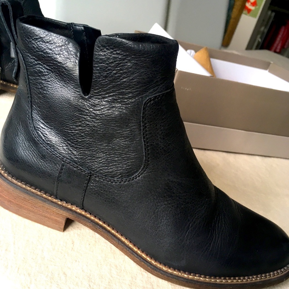 NWOT Franco Sarto black leather booties